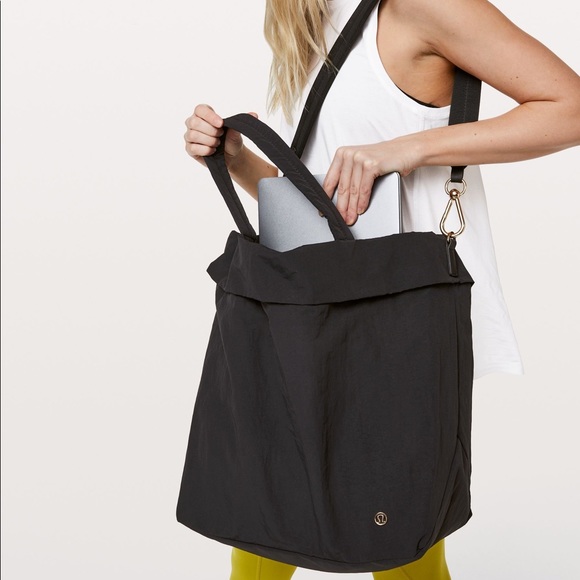 lululemon athletica Handbags - Lululemon On My Level Bag
